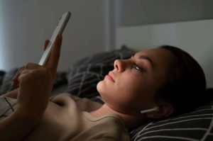 Dampak Penggunaan Gadget Sebelum Tidur Pada Kualitas Mimpi Membangun Lingkungan Tidur Yang Sehat