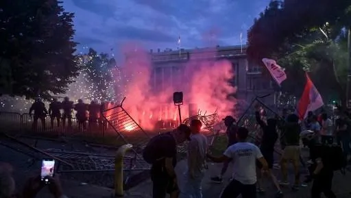 Serbia Bergolak Puluhan Ribu Warga Dan Mahasiswa Tuntut Pemilu Dini Di Tengah Gelombang Protes Anti Pemerintah