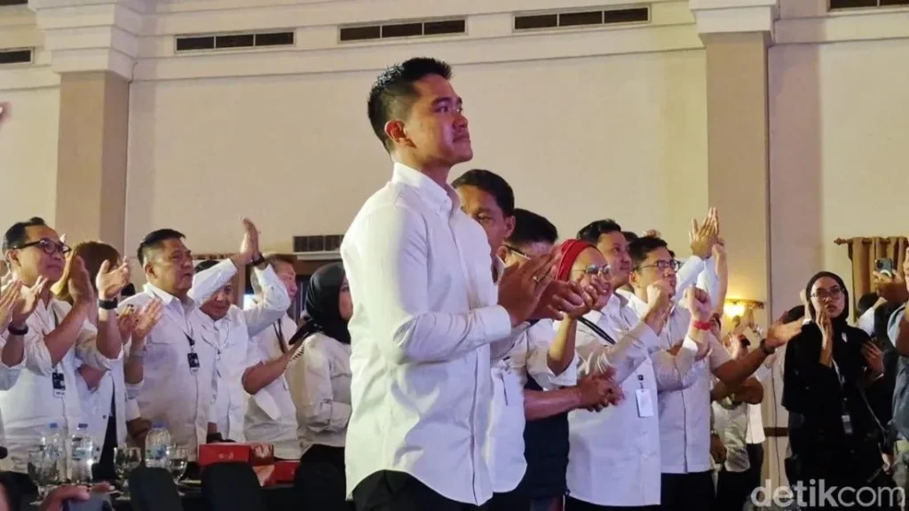 Dinamika Politik Pasca Presiden Psi Bersiap Sambut Jokowi Dengan Jaket Dan Peran Strategis Kaesang